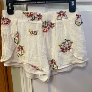 Blue rain size small floral white shorts with white lining